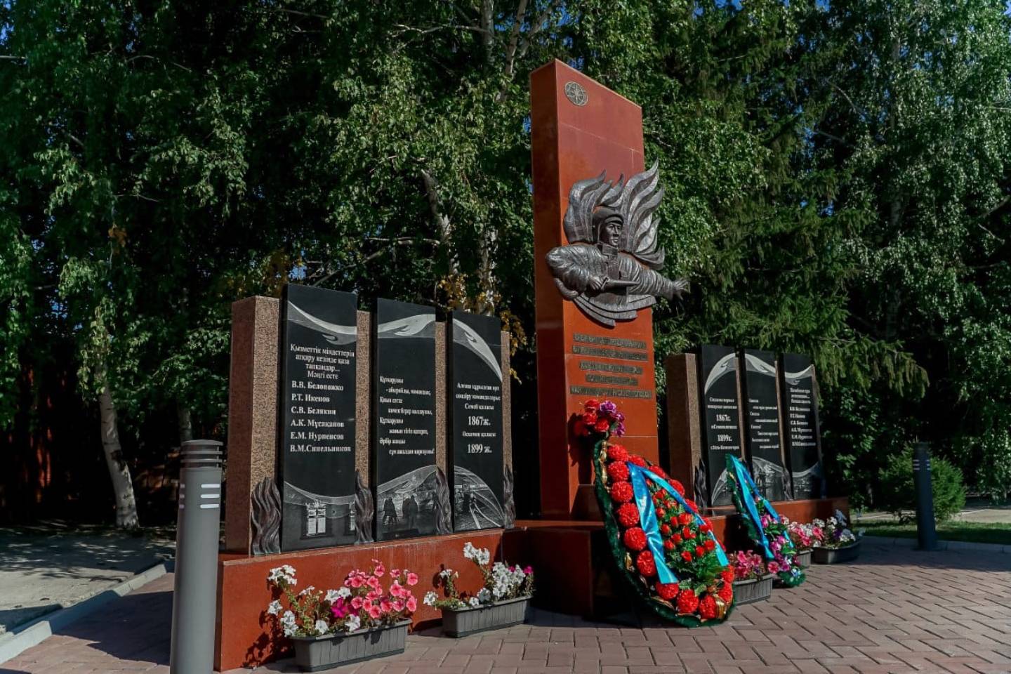Происшествия в Казахстане и мире / Жамбылская трагедия: спасатели ВКО почтили память героев Происшествия в Казахстане и мире / Жамбылская трагедия: спасатели ВКО почтили память героев