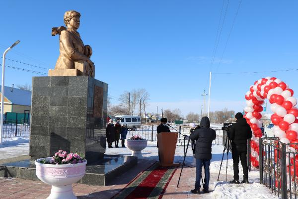 Усть-Каменогорск и ВКО / Жаңаөзен ауылының бір көшесіне Тұрсынхан Әбдірахманованың есімі берілді Усть-Каменогорск и ВКО / Жаңаөзен ауылының бір көшесіне Тұрсынхан Әбдірахманованың есімі берілді
