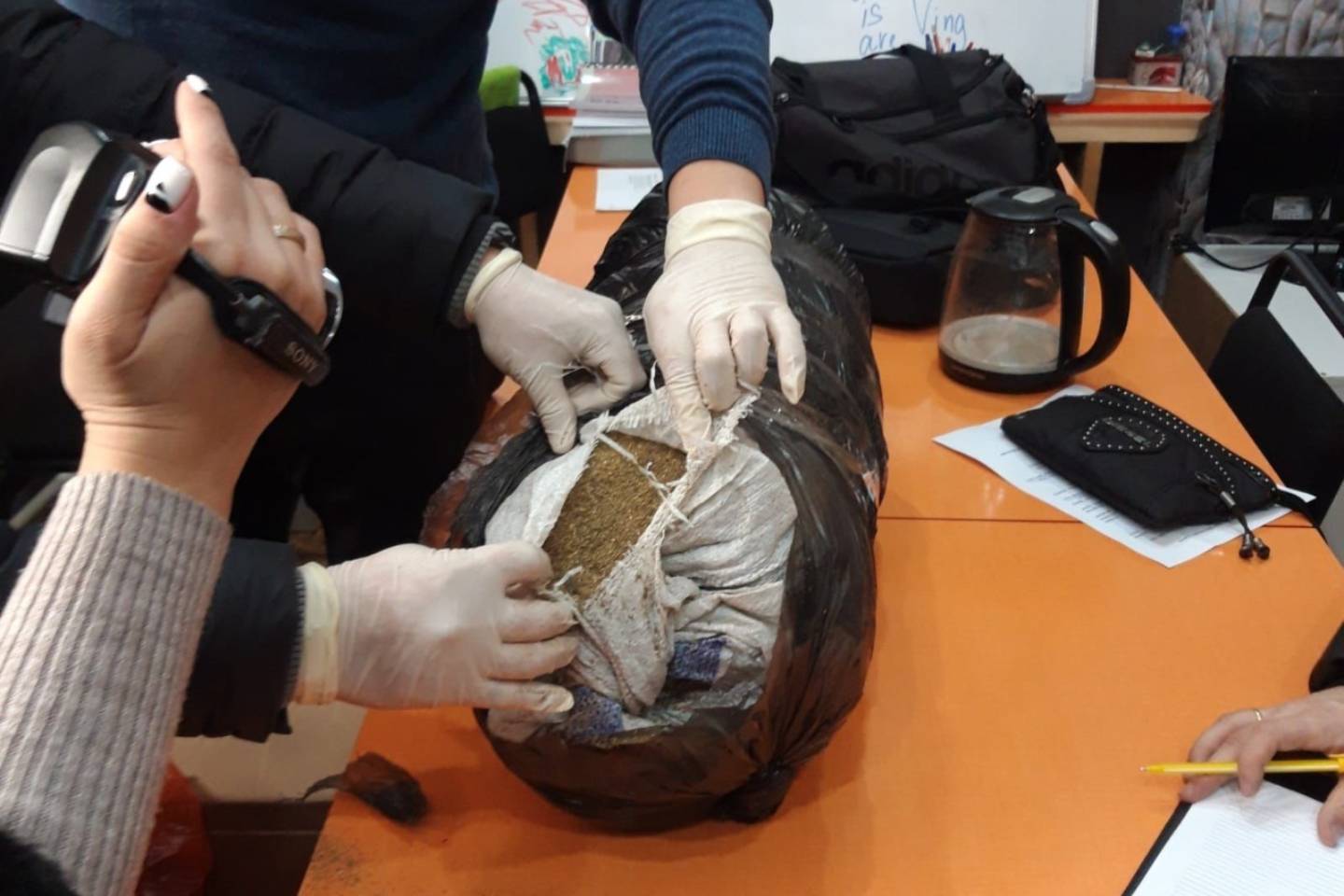 Усть-Каменогорск и ВКО / Усть-Каменогорск / В учебном помещении ВКО изъяли более 11 килограммов наркотиков