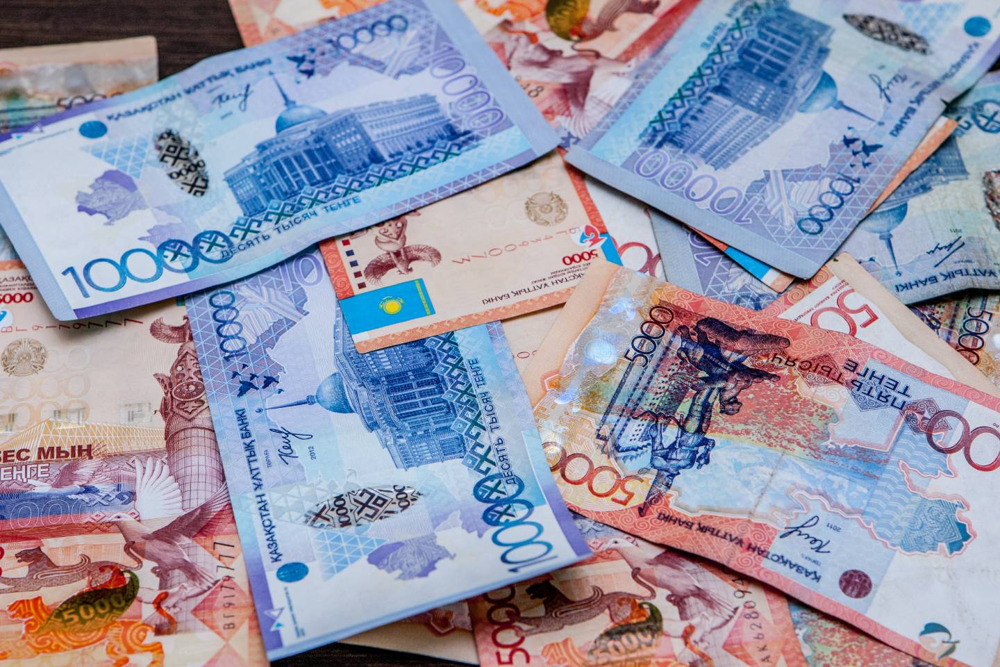 Новости Казахстана / По 20 млн тенге выплатят семьям спасателей, погибших при взрыве на складе боеприпасов