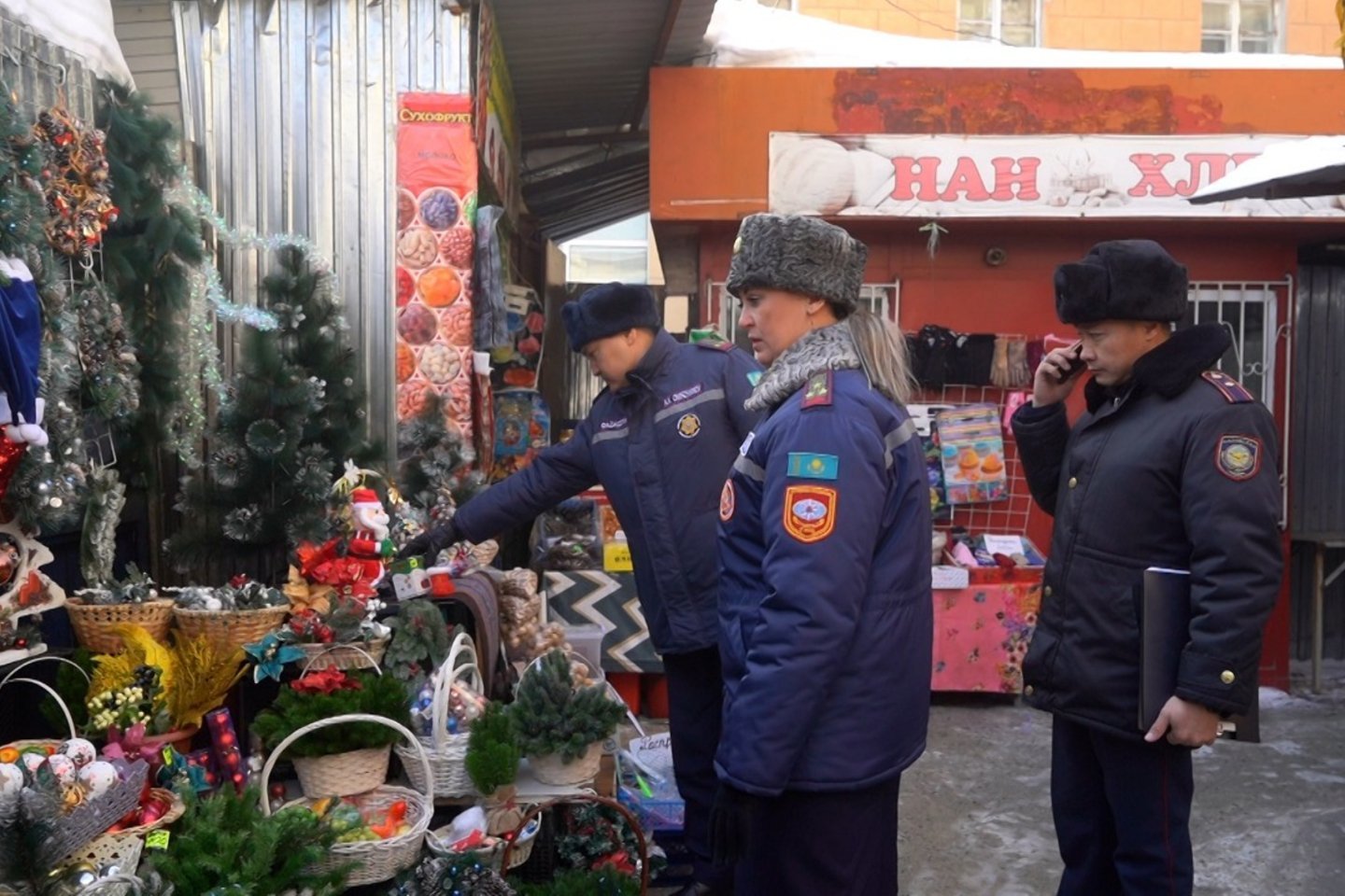 Усть-Каменогорск и ВКО / Усть-Каменогорск / Нелегальную пиротехнику продолжают изымать стражи порядка в ВКО