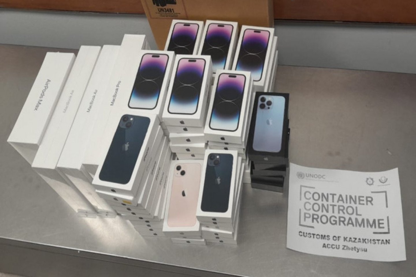 Новости Казахстана / Дубайдан Қазақстанға жаңа iPhone 14 партиясын заңсыз кіргізбек болған Новости Казахстана / Дубайдан Қазақстанға жаңа iPhone 14 партиясын заңсыз кіргізбек болған
