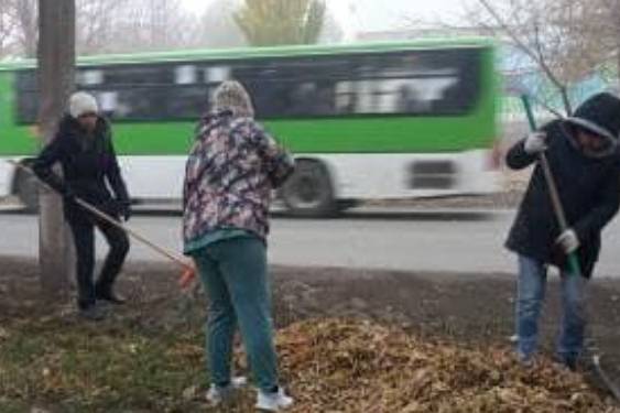 Усть-Каменогорск и ВКО / Усть-Каменогорск / В Семее учителей отправили подметать улицы города, сняв их с уроков Усть-Каменогорск и ВКО / Усть-Каменогорск / В Семее учителей отправили подметать улицы города, сняв их с уроков
