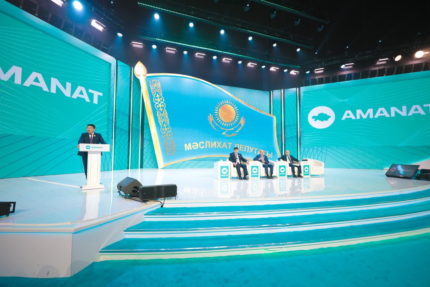 Новости Казахстана / Қазақстанның 2,5 мыңнан астам депутаты алғаш рет бір алаңда бас қосты Новости Казахстана / Қазақстанның 2,5 мыңнан астам депутаты алғаш рет бір алаңда бас қосты