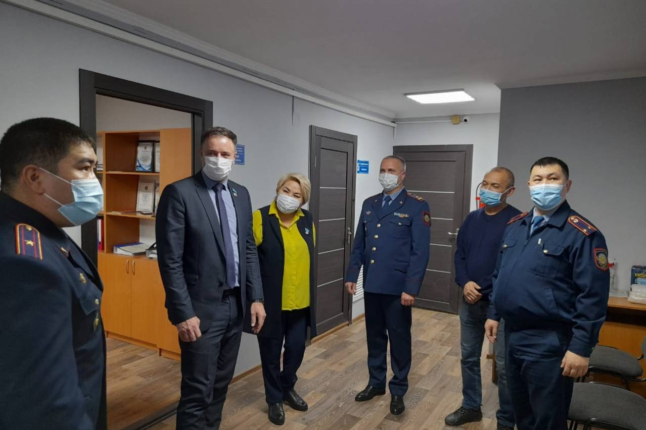 Новости Казахстана / Общество в Казахстане / В Усть-Каменогорске депутатам продемонстрировали работу сервисной модели полиции Новости Казахстана / Общество в Казахстане / В Усть-Каменогорске депутатам продемонстрировали работу сервисной модели полиции