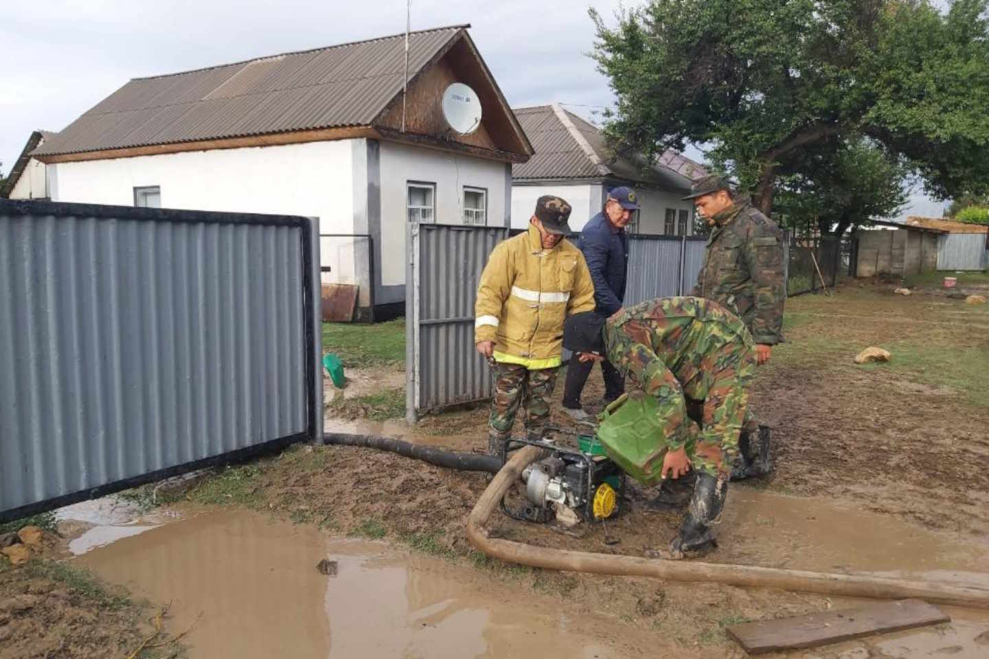 Происшествия в Казахстане и мире / Стихийные бедствия / С последствиями подтопления справляются в области Жетысу Происшествия в Казахстане и мире / Стихийные бедствия / С последствиями подтопления справляются в области Жетысу