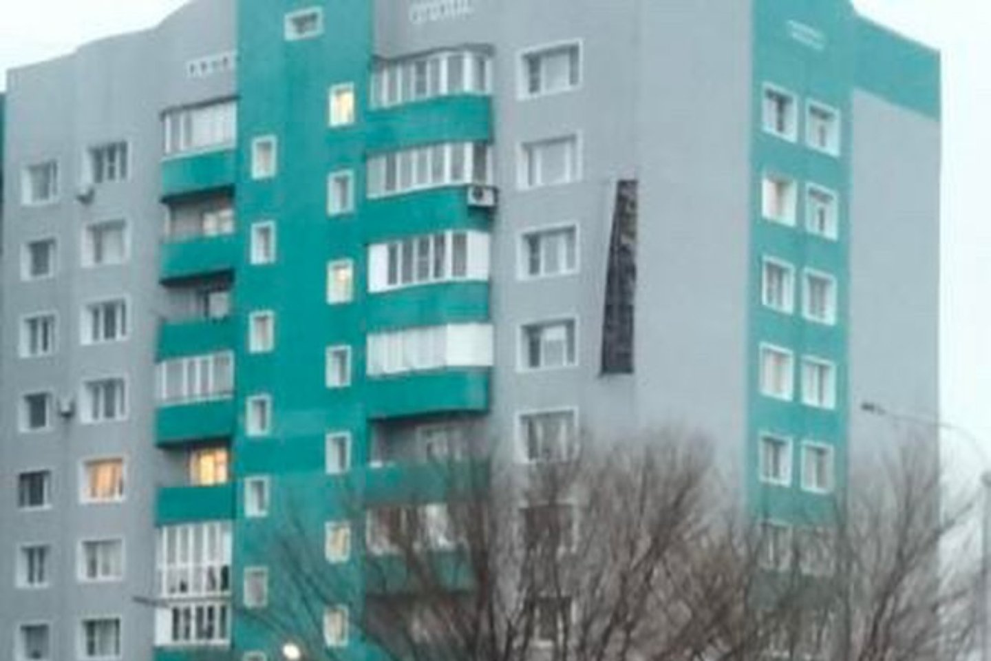 Усть-Каменогорск и ВКО / Усть-Каменогорск / Сайдинг с очередной новостройки начал сыпаться в Усть-Каменогорске